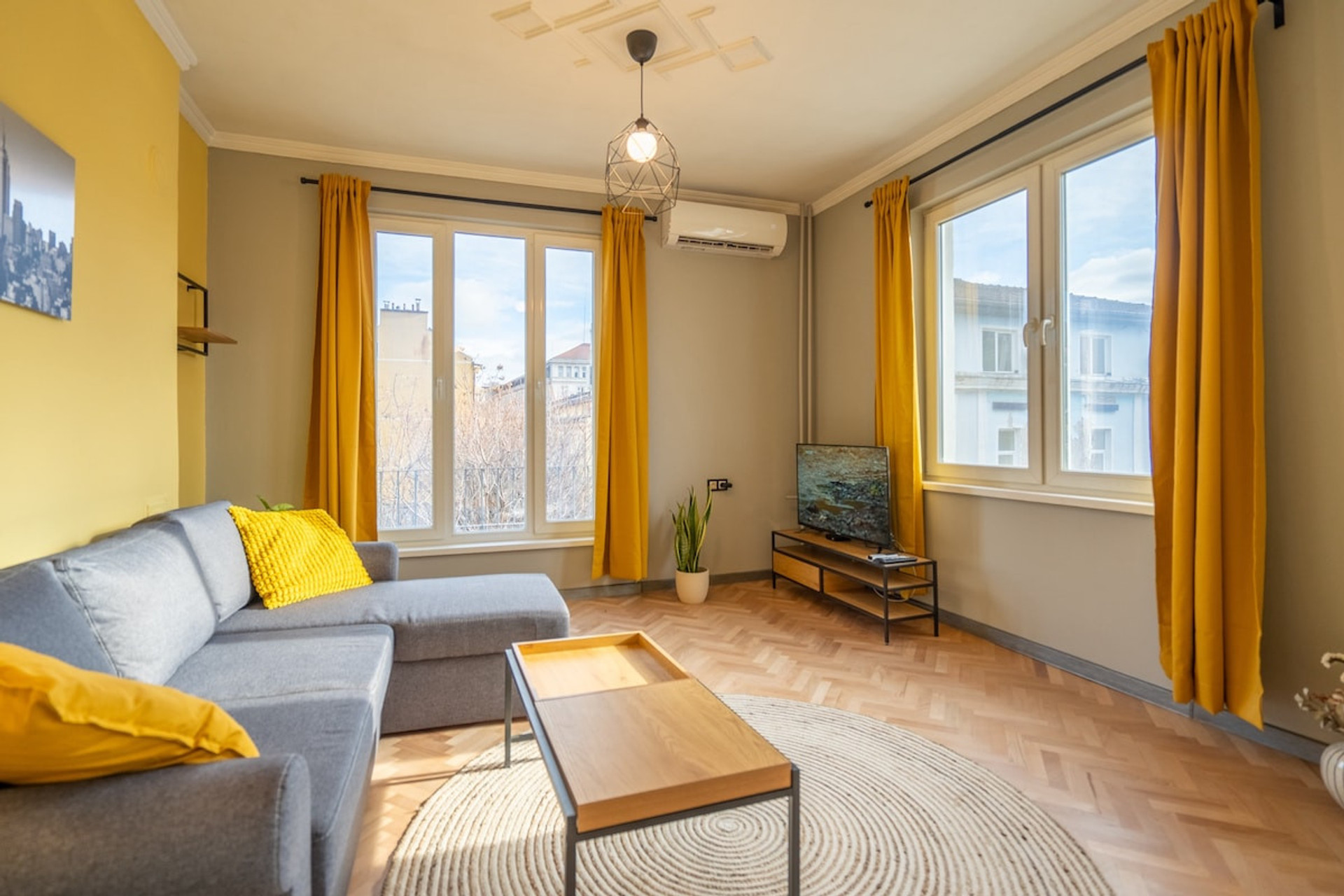 Living room image 3