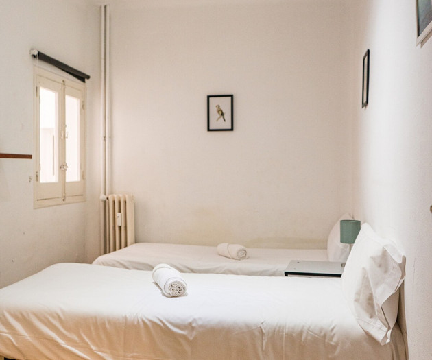 Spacious apartment in Chamberí by beBalmy