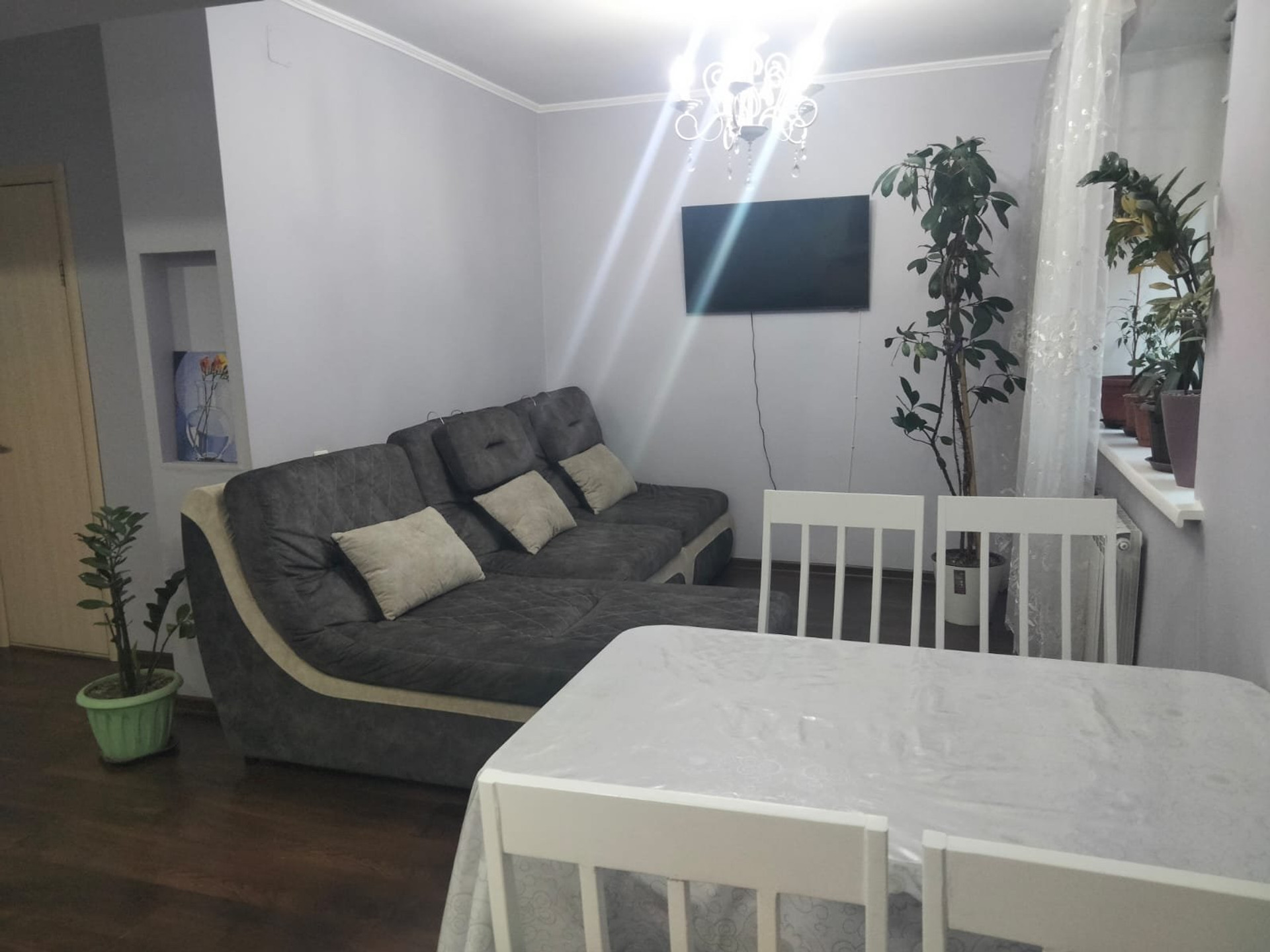 Cozy living room with a comfortable sofa, dining area and Smart TV - perfect for relaxing after a long day.