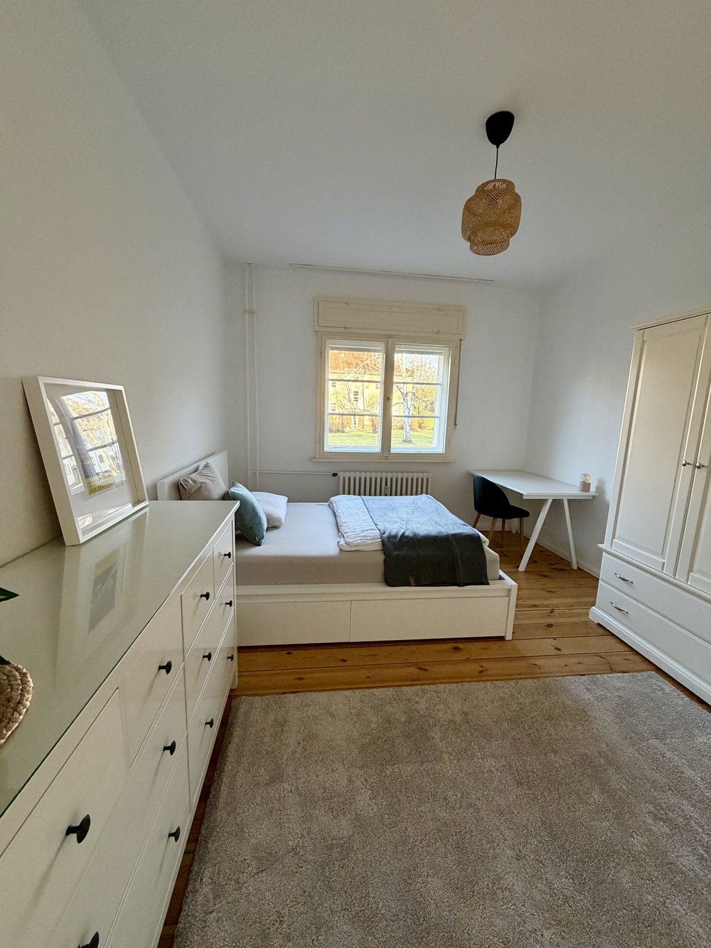 Bright & Newly Renovated Apartment – First Time Re preview