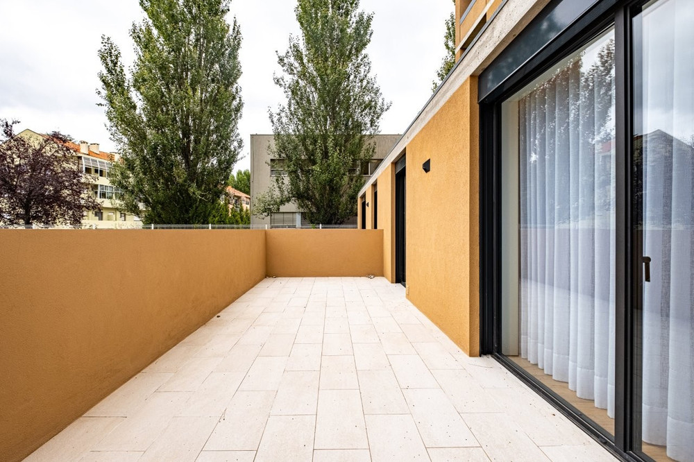 Stylish Covelo 2BR Duplex, Terrace & Parking preview