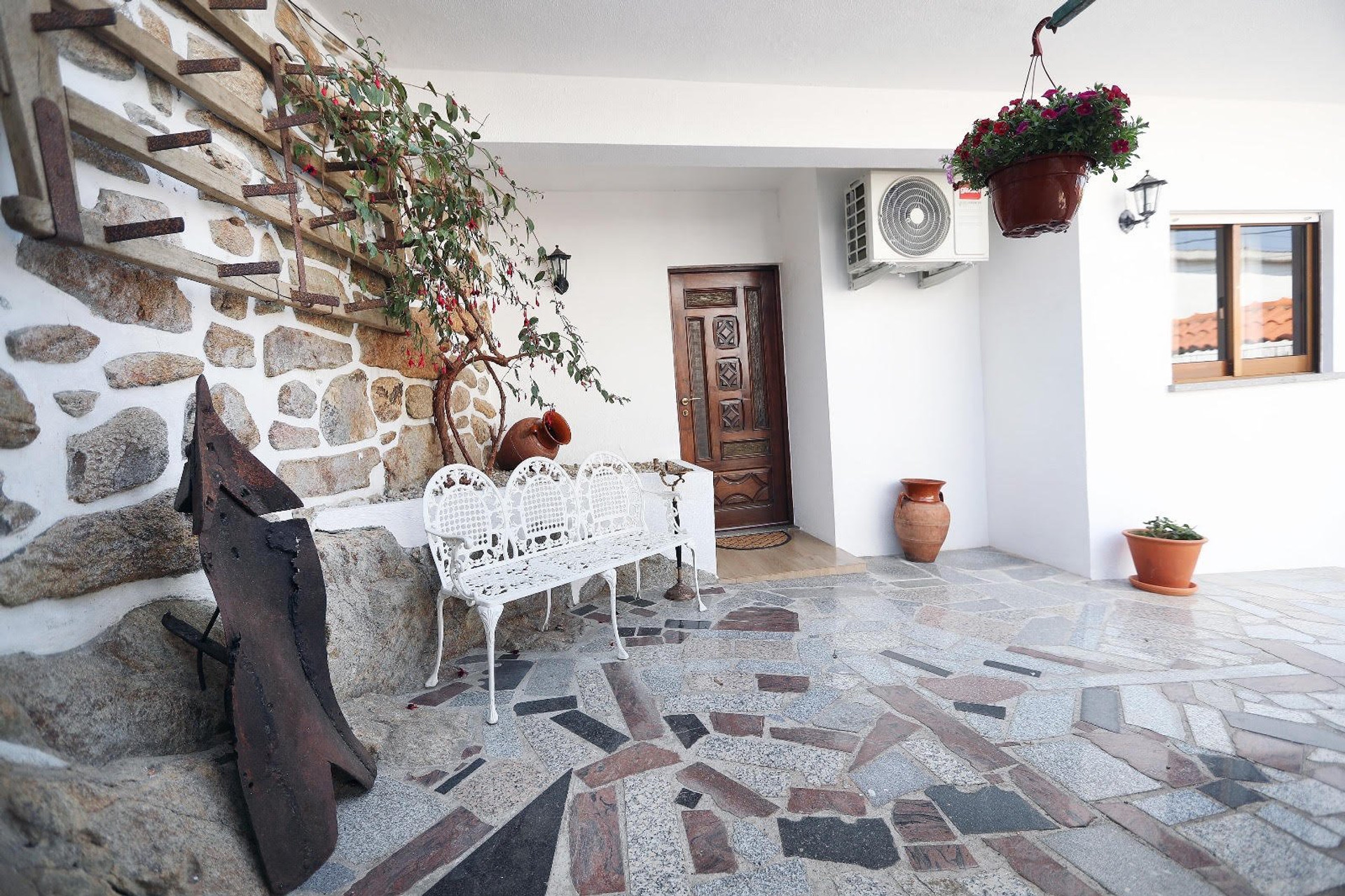 Front entrance patio with decor