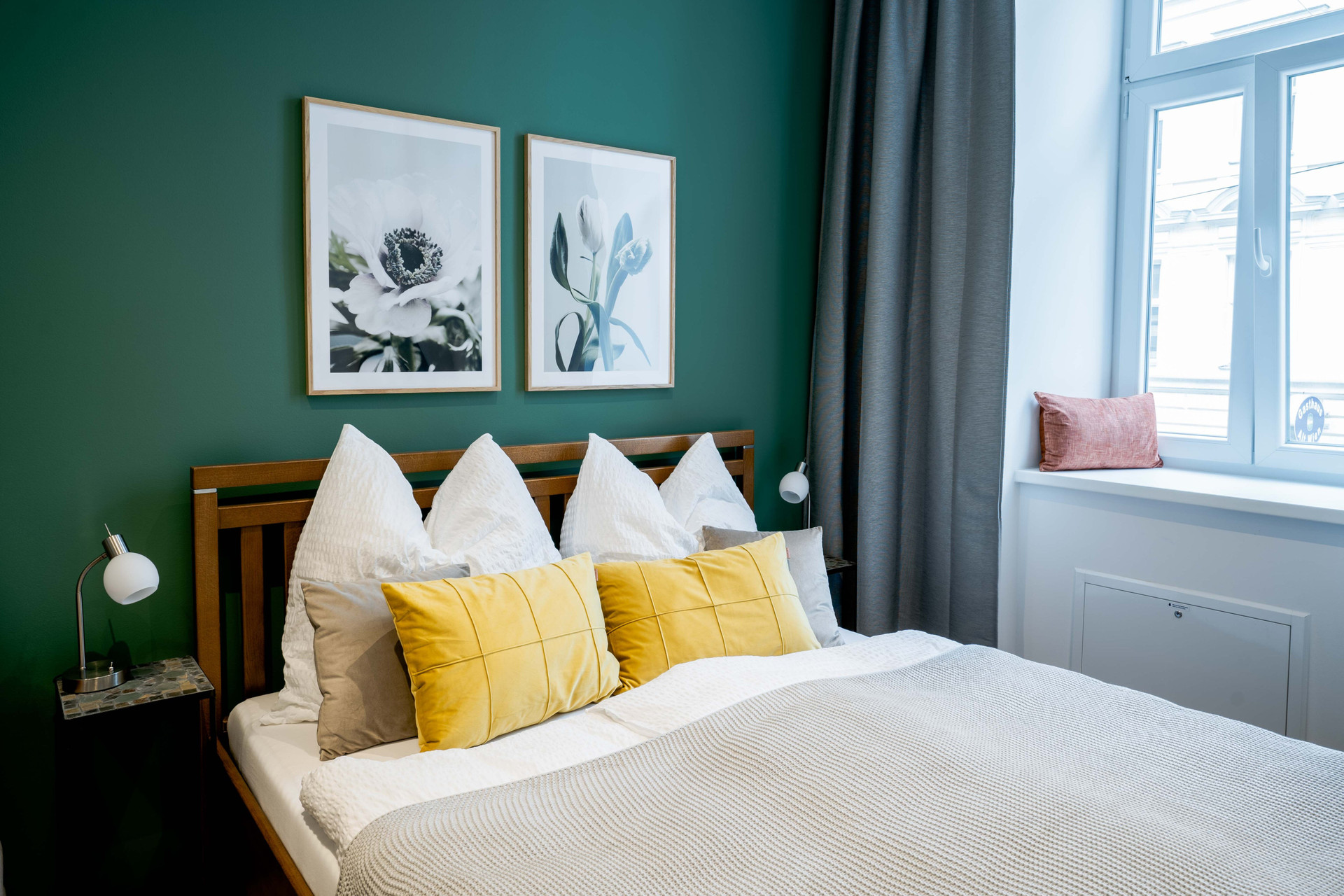 Stylish bedroom 