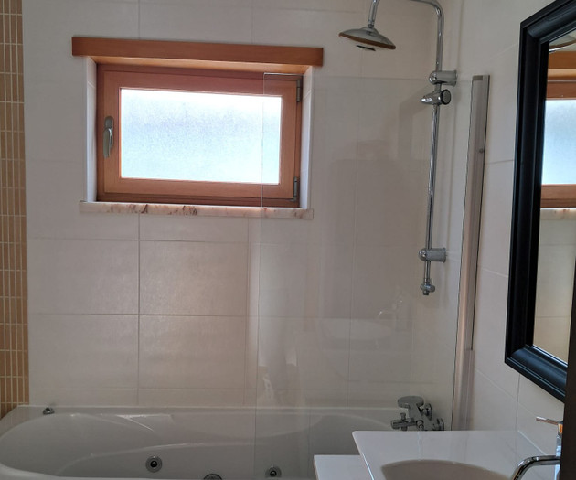 Ocean View T2 with Pool, Garage & Workspace