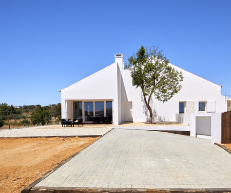 House in the countryside 2.6 km from the beach