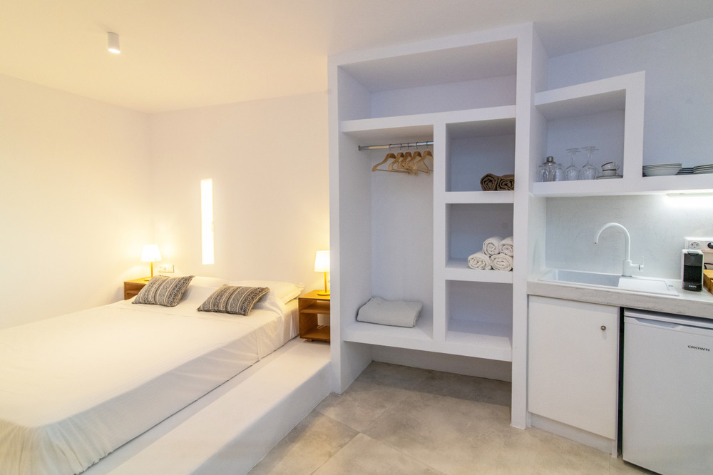 BLU DOT  THEROS VILLA preview