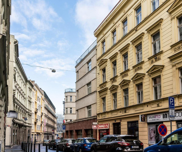 Black Diamond Suite | Spacious 3BR Central Prague