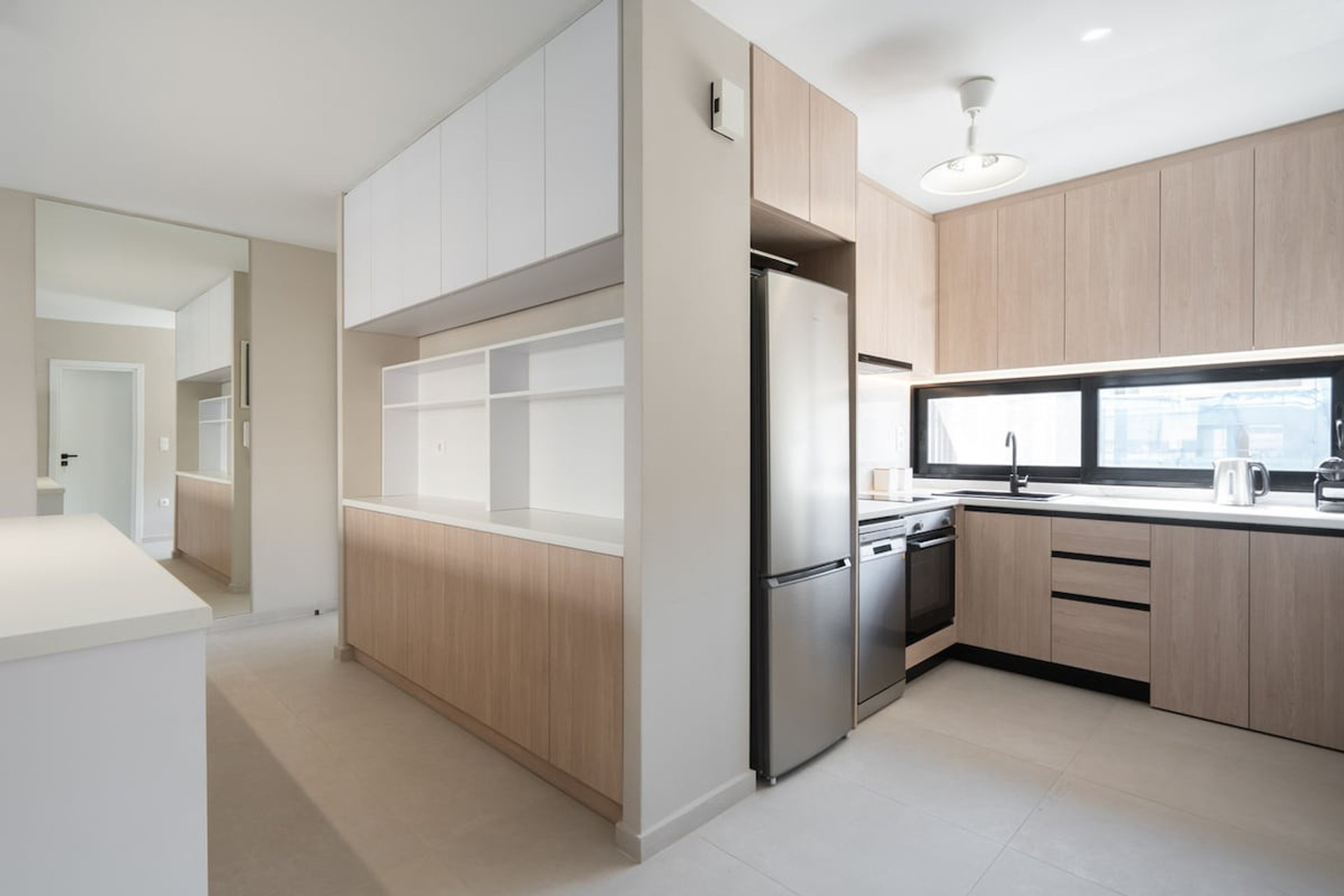 Full kitchen image 1