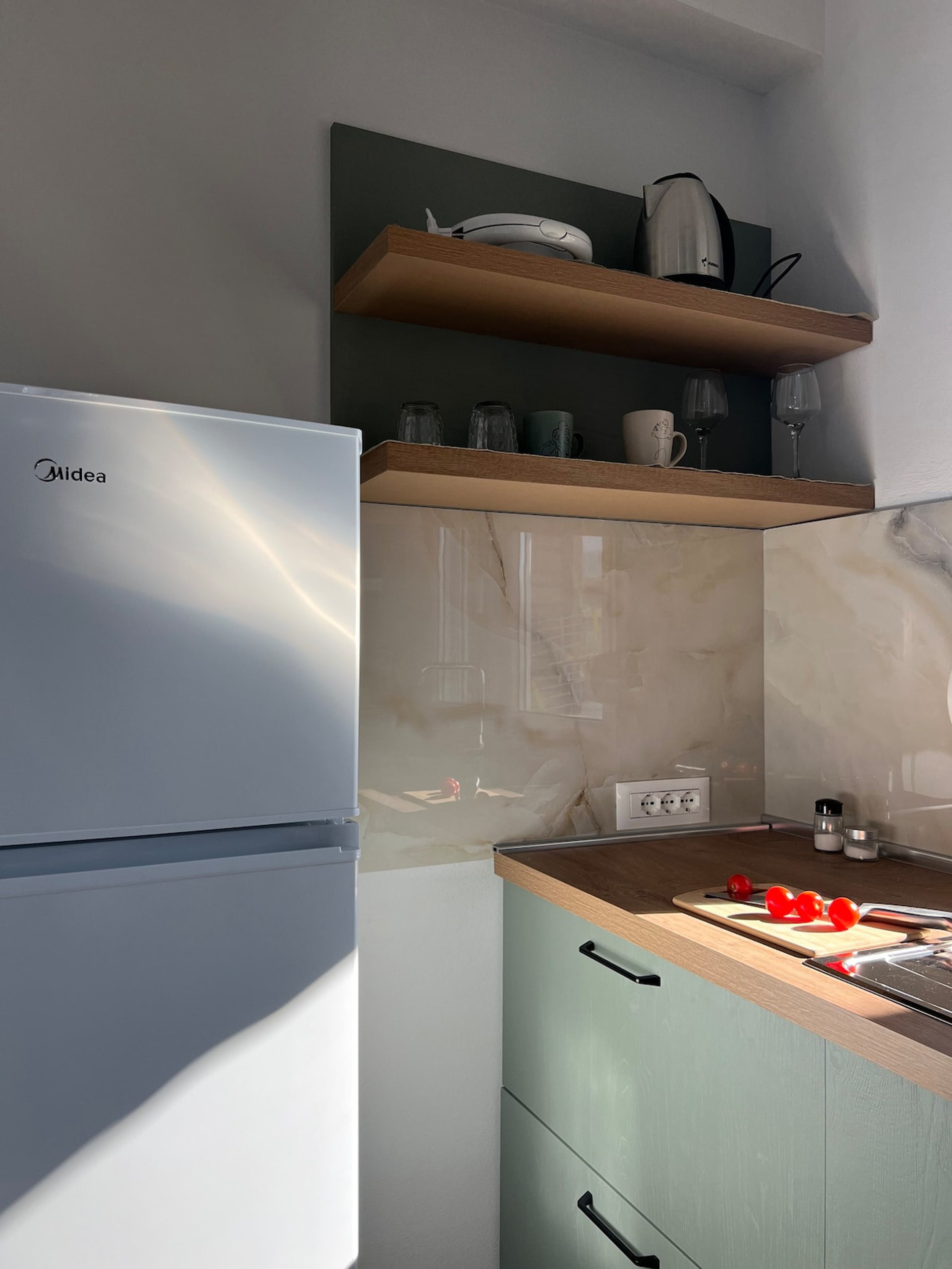 Full kitchen