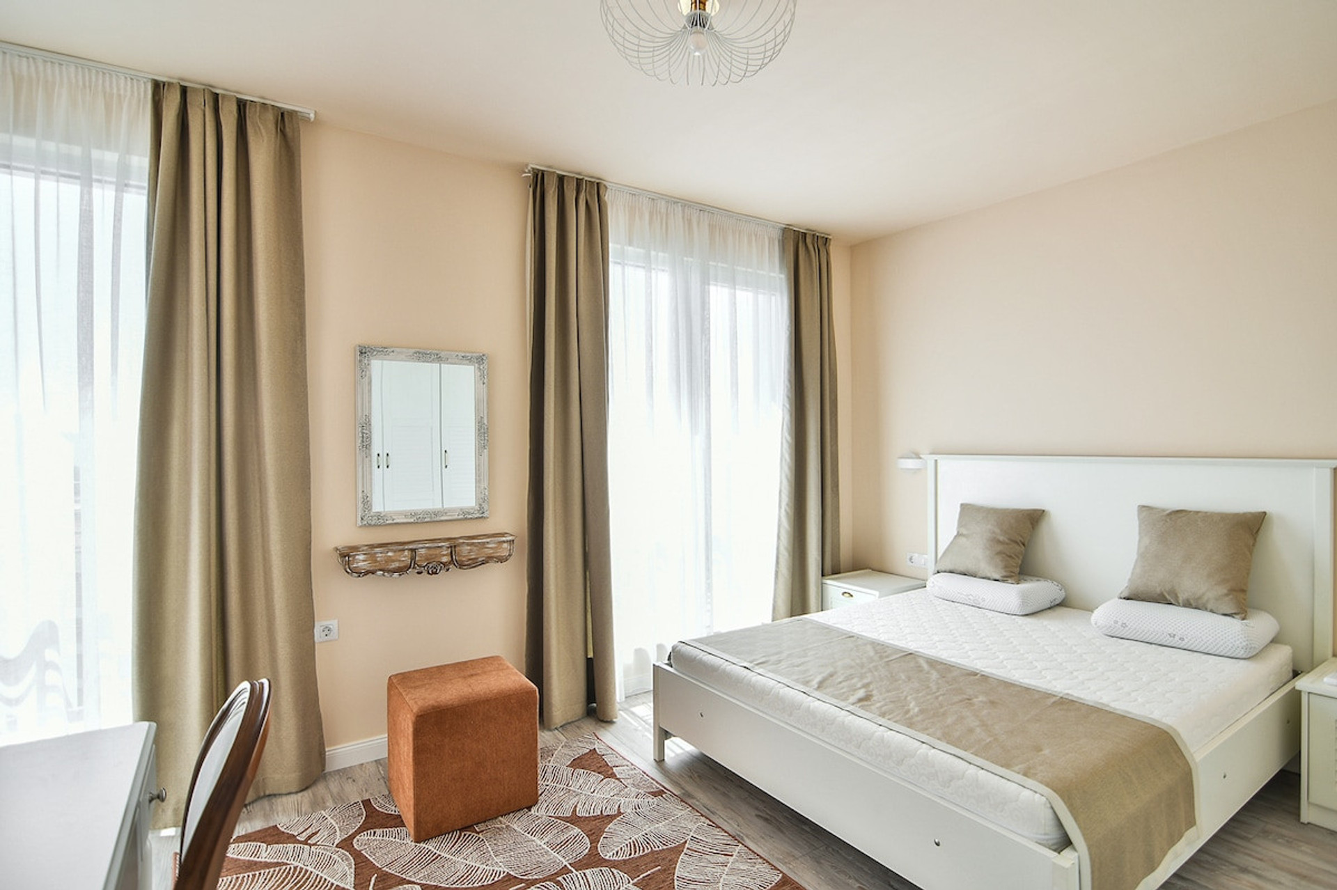 Bedroom 1 image 2