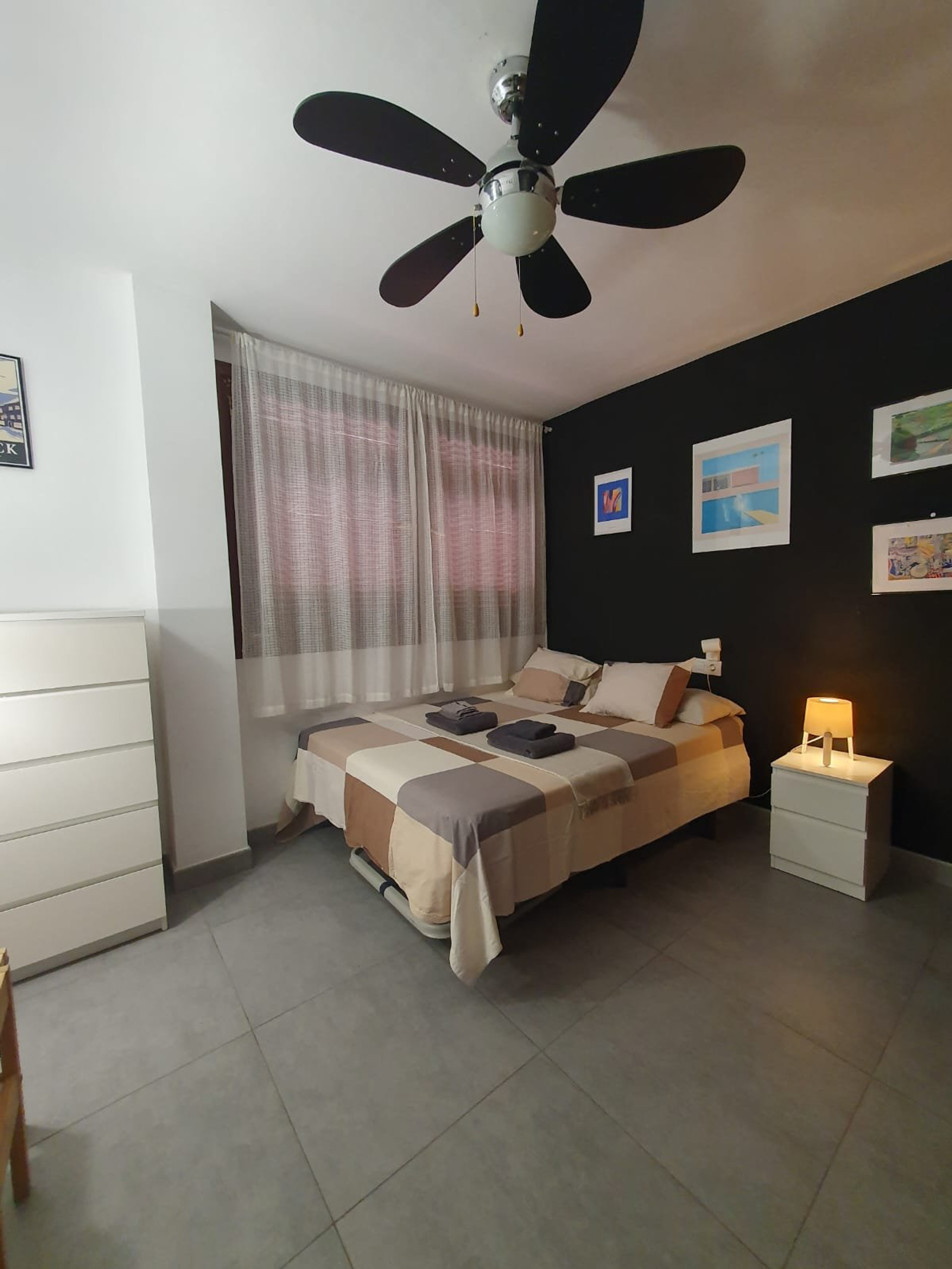 Second bedroom with ceiling fan
