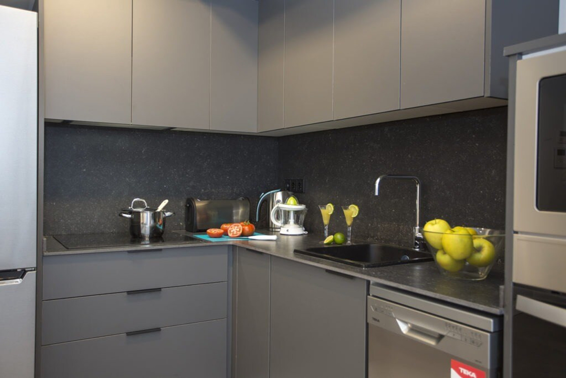 Full kitchen image 1