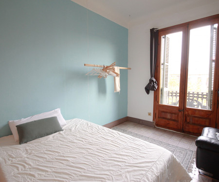 R0302- Room in flat to share in Eixample