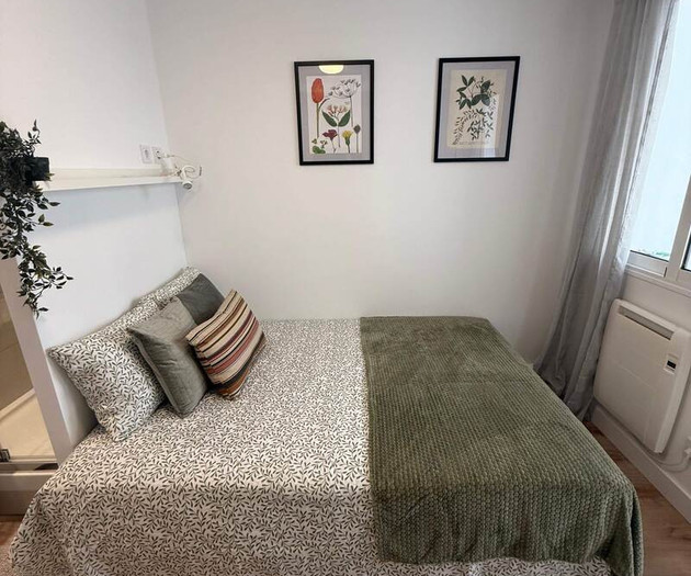 Double bedroom with private bathroom