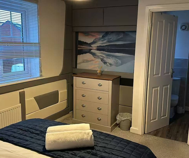 Comfortable 4 Bedroom Home Sleeps 7 Wolverhampton