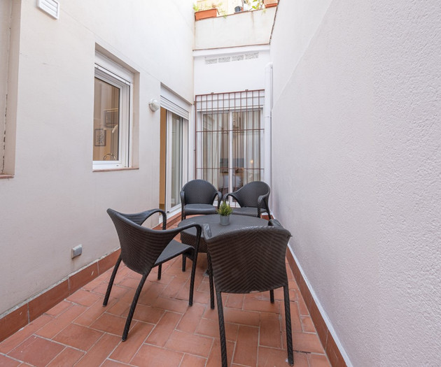 2-Bedroom Apartment Near Sants & Camp Nou