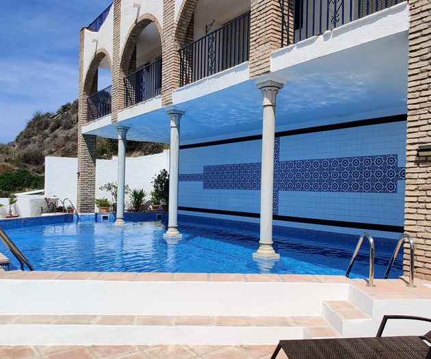 Great views, 3-bedr, shared pool, for 6