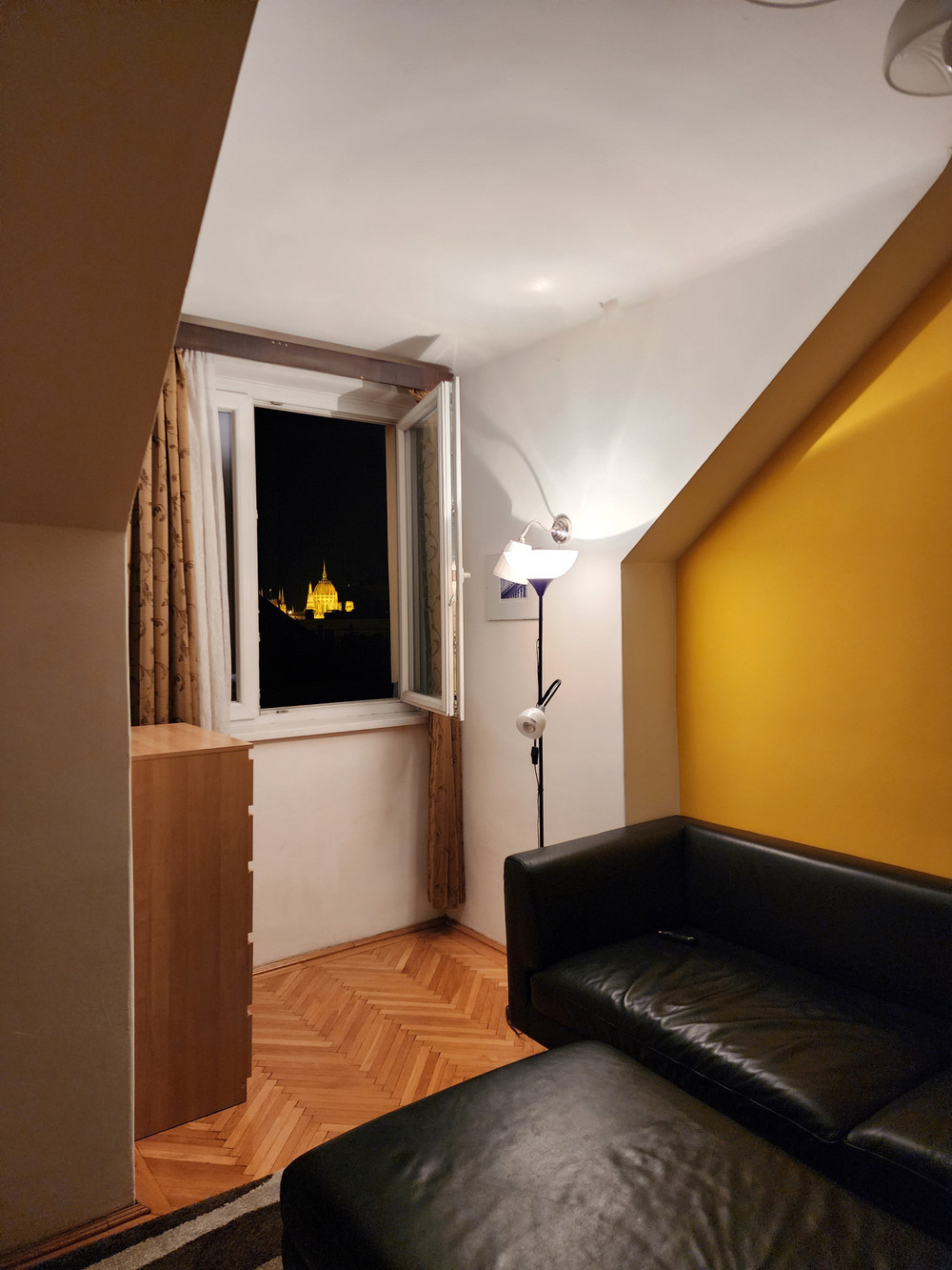Top floor 62sqm flat in the centre of Buda!