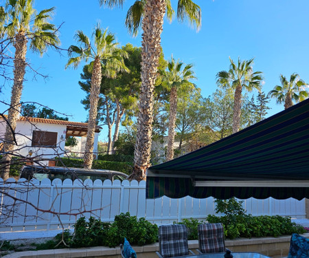 Playa y relax. Gran terraza  al lado de la playa