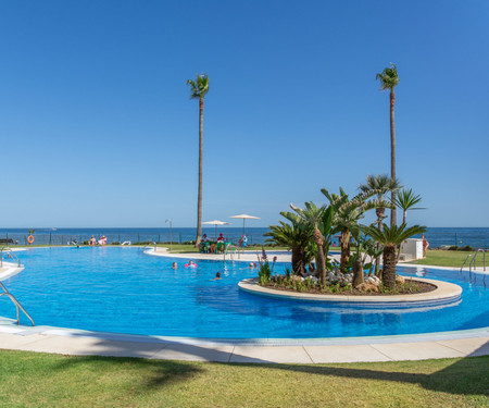 Beachfront flat in Mi Capricho. Marbella