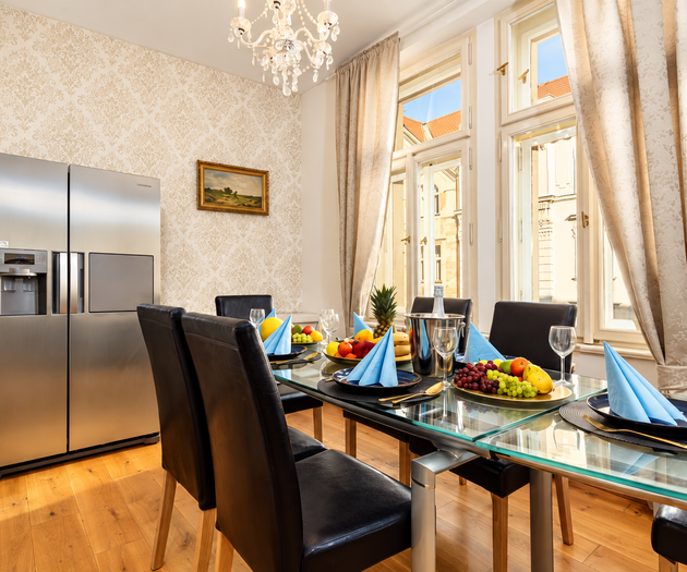 Hound Deluxe Suite | Historic Vysehrad Luxury