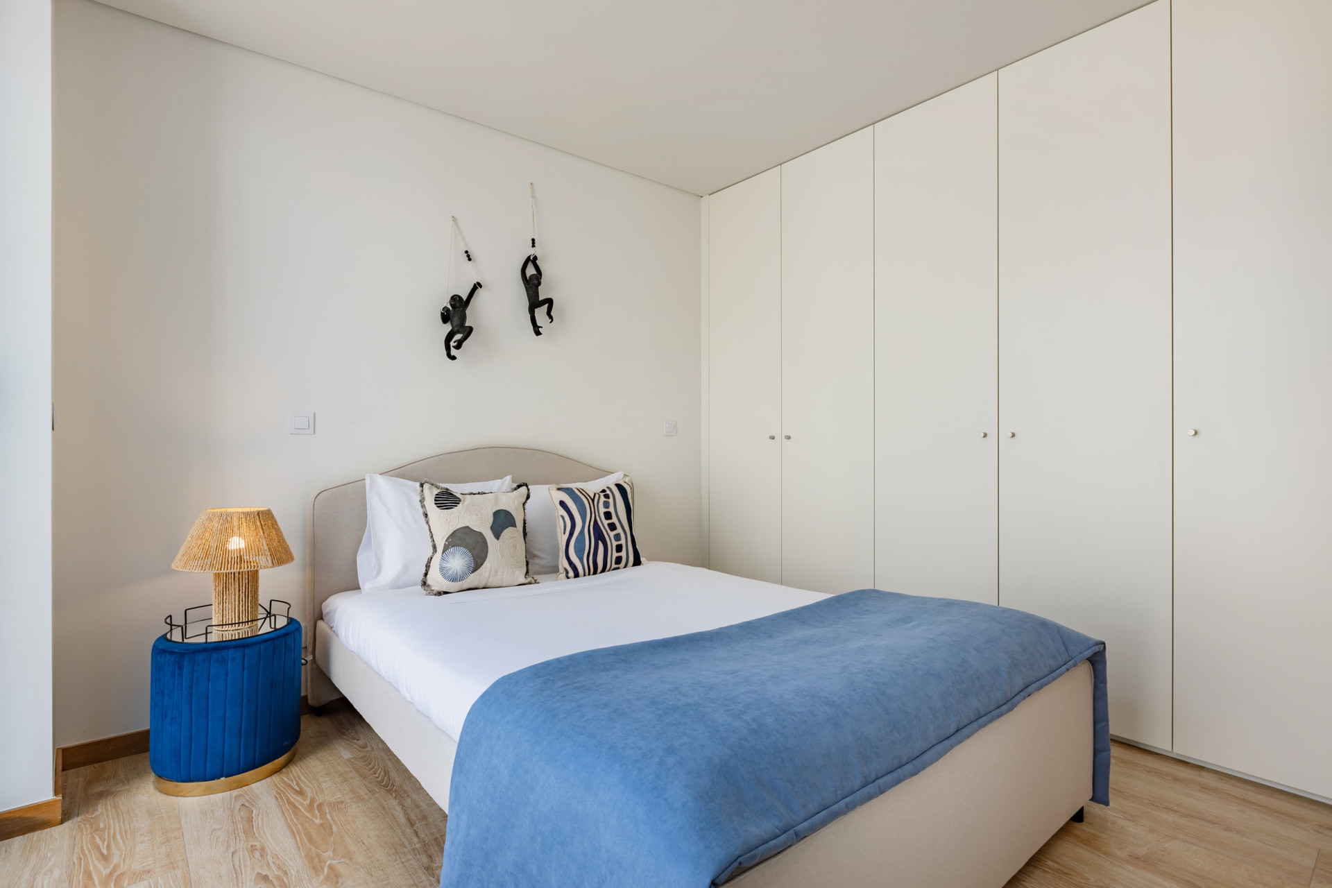 Sleeping area with a double bed and spacious wardrobe. A small balcony adds charm and character!