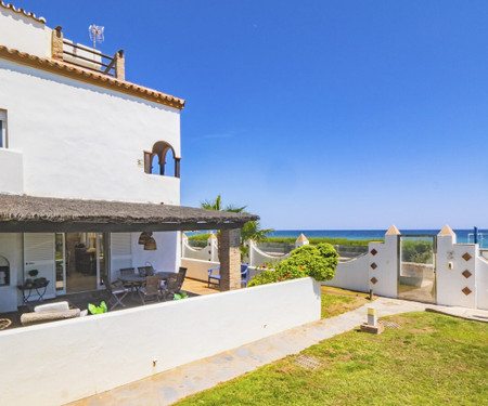 Cubo's Beachfront Marina de Casares House