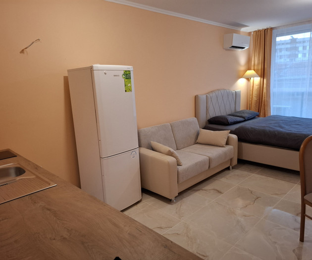 Light studio with balcony close to sea and center