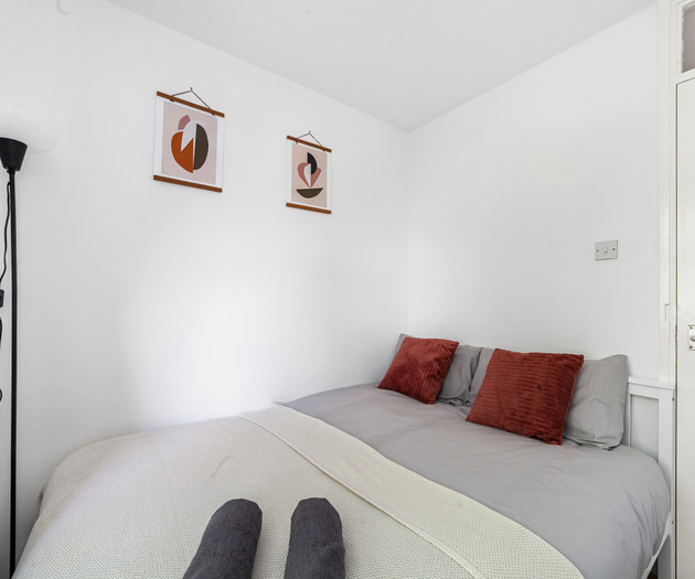 Bright 3 Bed Garden House, Haggerston, Parking