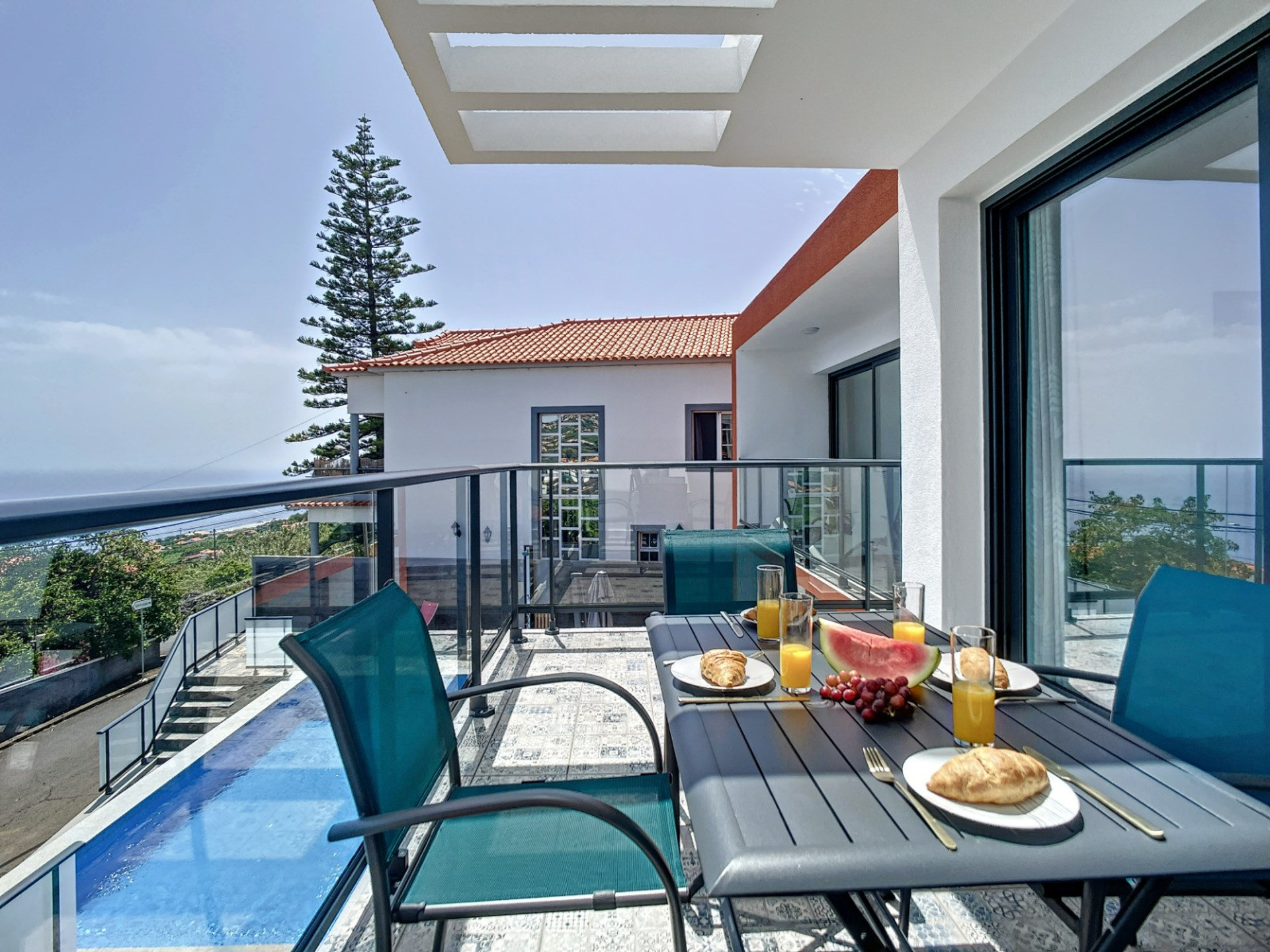 Balcony with Sea & Pool view