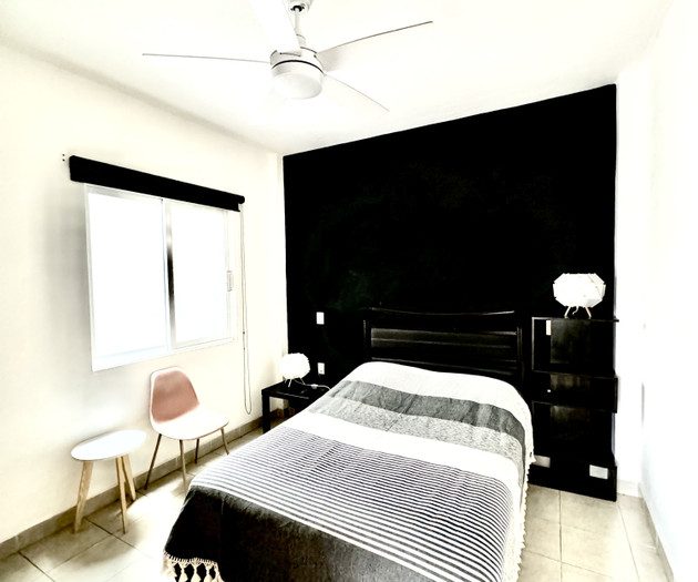 Flat 1/3_ 500mbps Wifi, Desk with office chair