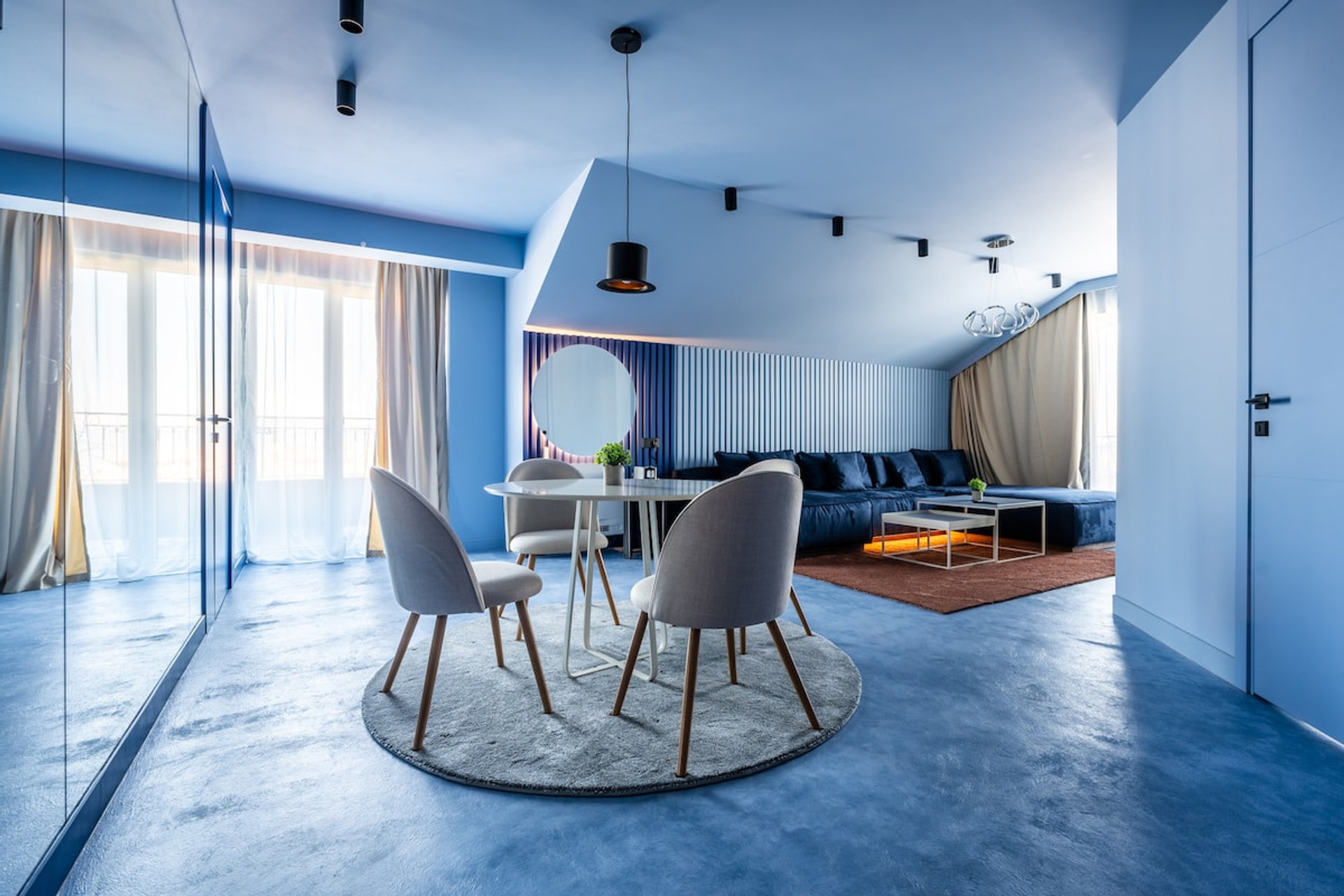 Dining area image 1