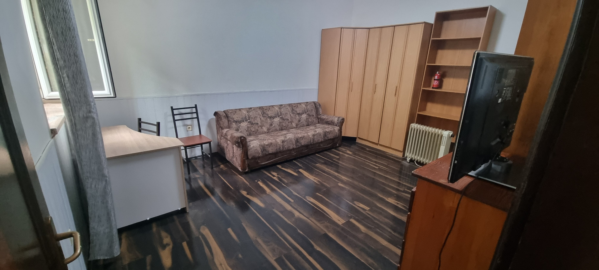 Main space (desk, wardrobes, shelfs, etc.)