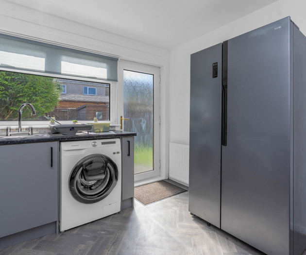 Three Bedroom Home with Parking in Livingston