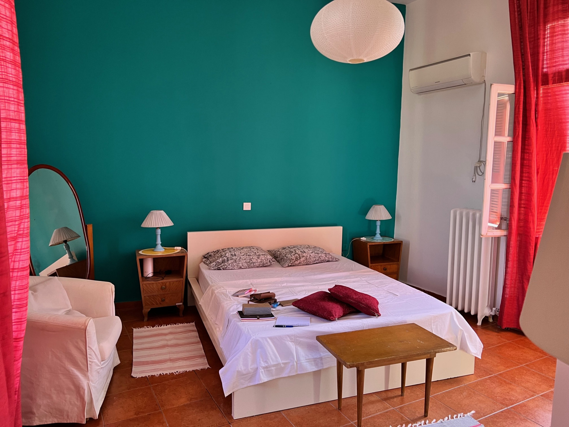Bedroom overview with mirror and lamps