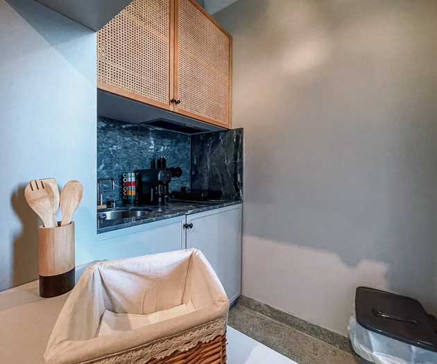 Compact kitchenette with marble backsplash