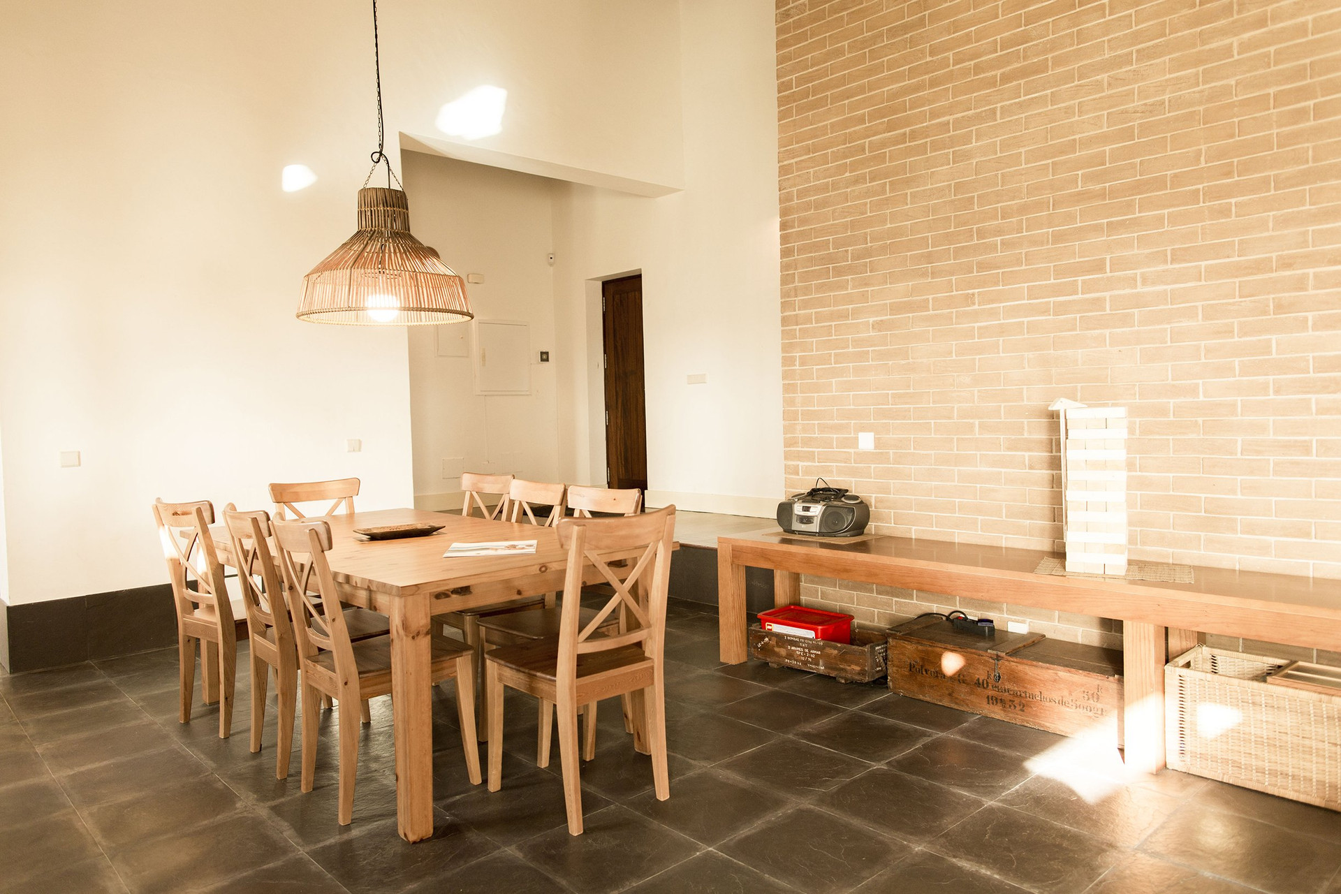 Dinning room with spacious table to combine work and meals