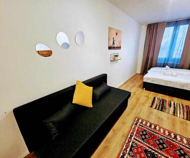 Luxe 2BDR for 1-8 guests | Own Garden, Parking Gym