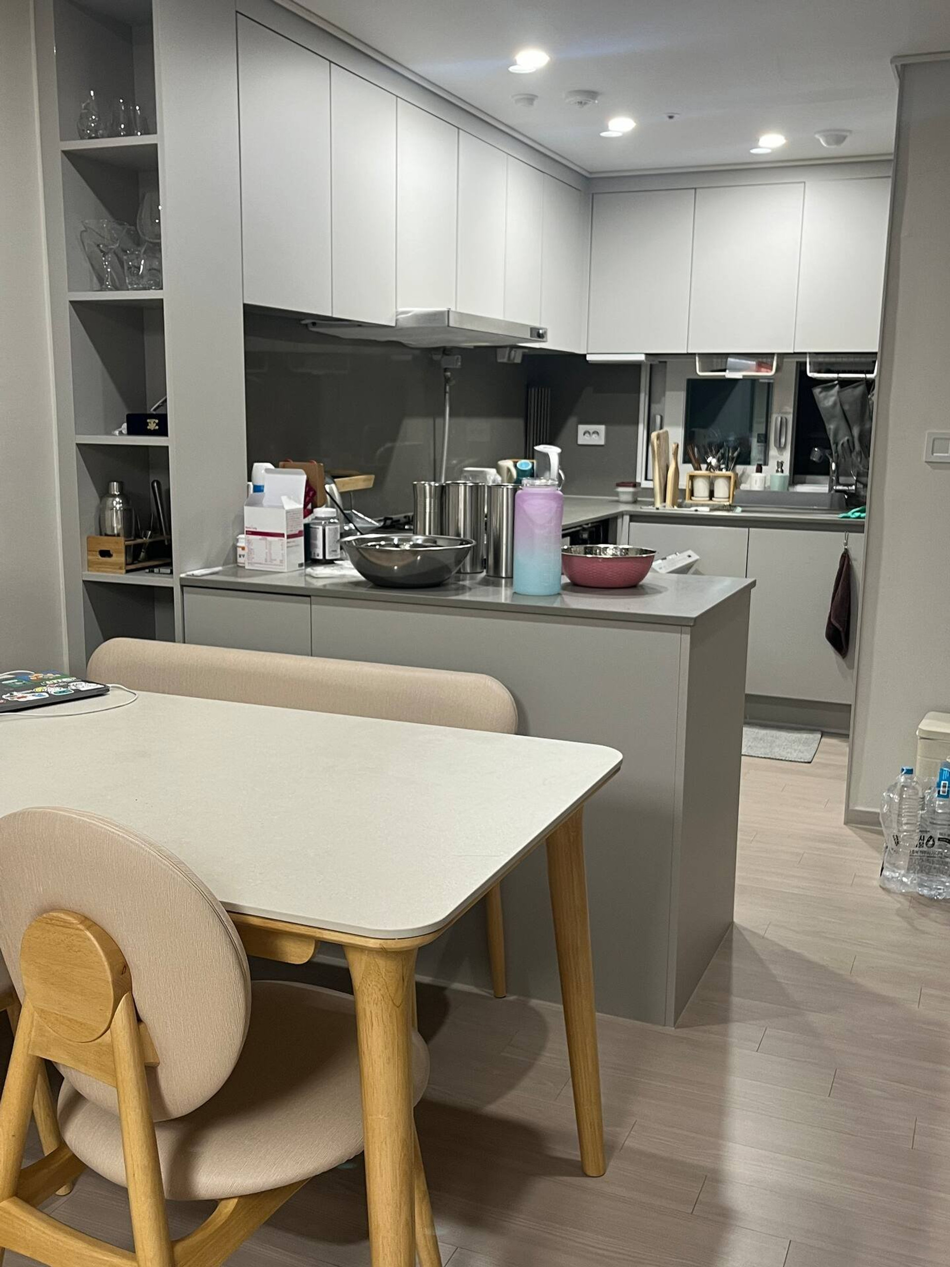 Kitchen with dining table