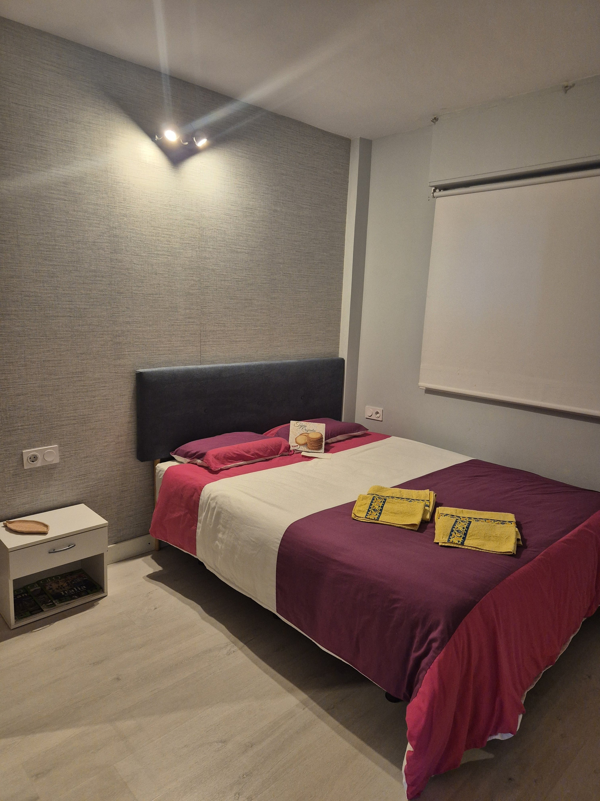 Double bedroom with towels