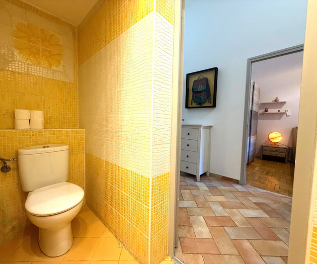 Central 2-Bedroom Apartment with Private Balcony