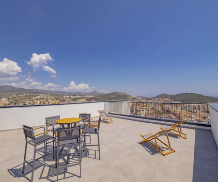 Cubo's Urban Sky Malaga Apartment West View 5