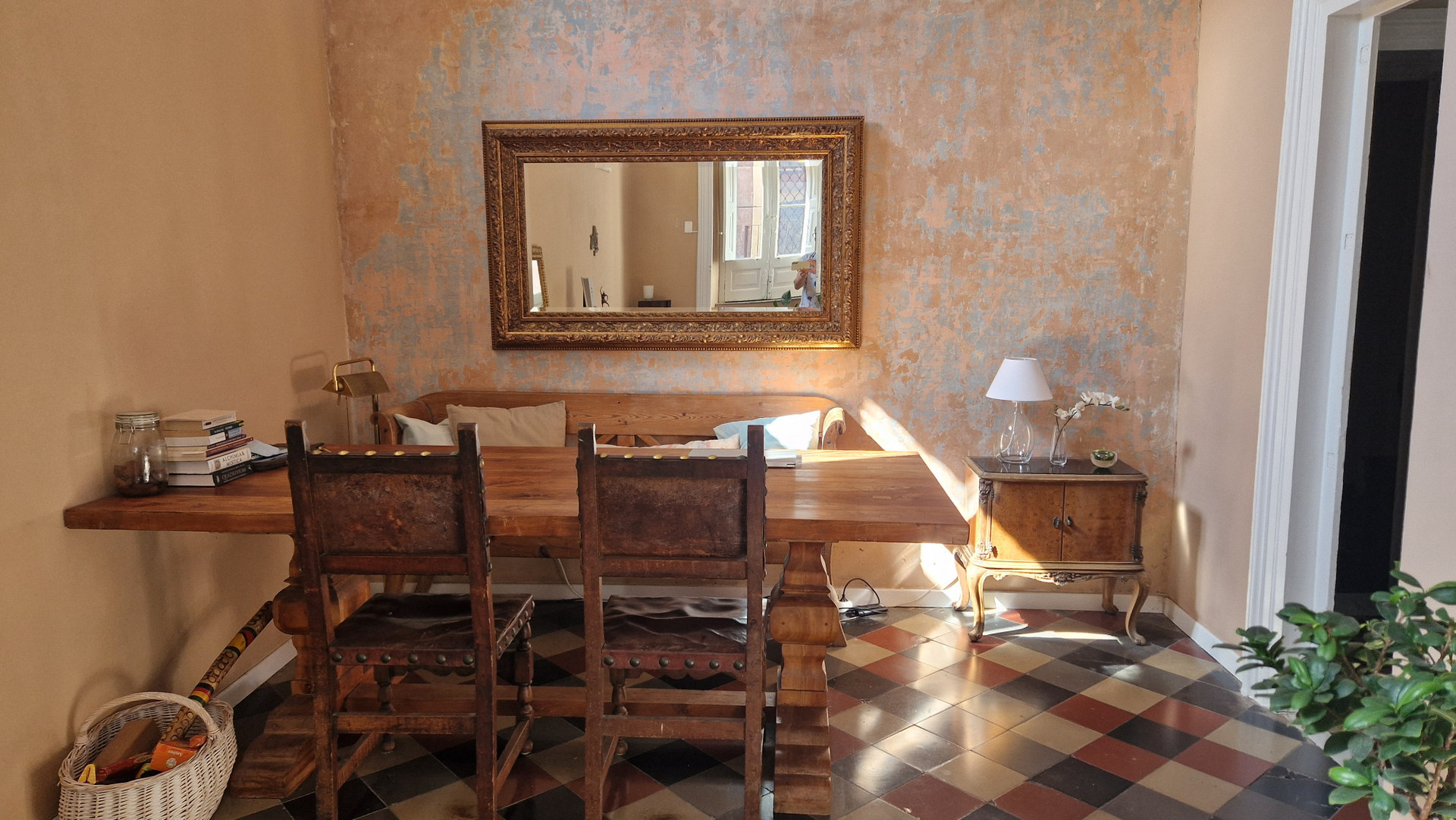 Living room - Dining Angle