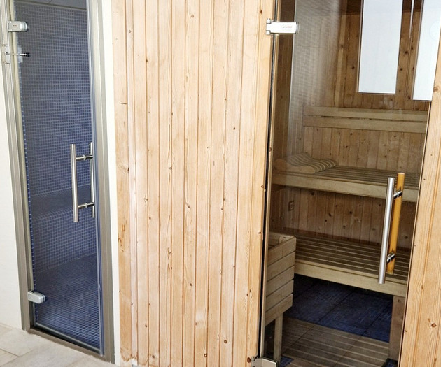 Luxury Beachfront Apt | Heated Pool, Gym & Seaview