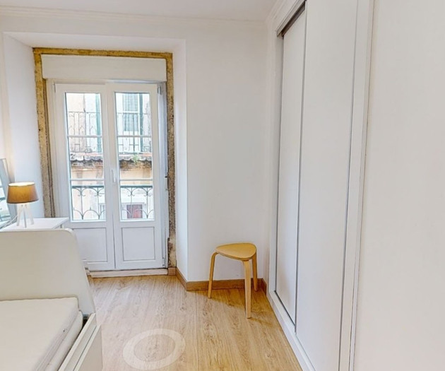 Sunny apartment with a view