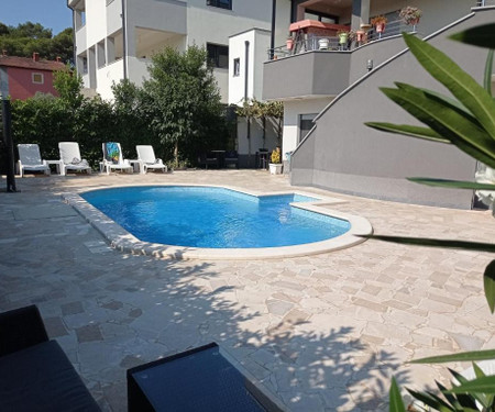 Apartment with pool Renata