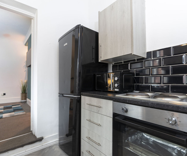 Spacious 4BR Home in Gateshead Sleeps 8 w/Parking