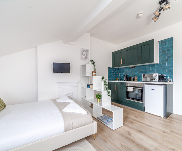 Contemporary Studio with Parking, Finsbury Park 04
