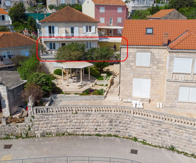 A1 apartment next to the beach, with the sea view