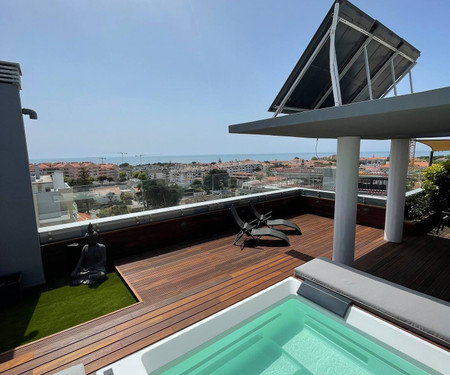 Penthouse w/private Rooftop,Whirlpool, BBQ, Sauna